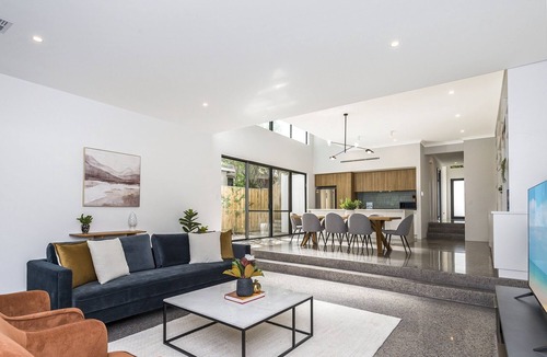 West Leederville House | Modern 4-Bed Double-Story House with Patio