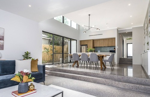 West Leederville House | Modern 4-Bed Double-Story House with Patio