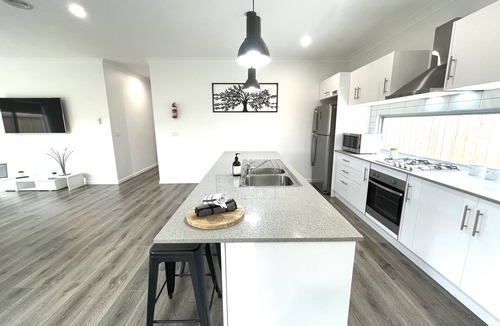 Armstrong Creek House | Modern 4 Bedroom 🌿 Tranquil Home