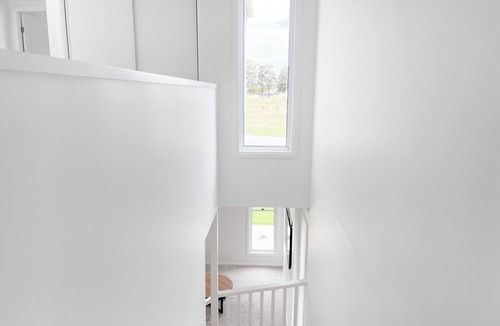 Wagga Wagga Apartment | Modern 4 Bedroom Retreat in Wagga Wagga!
