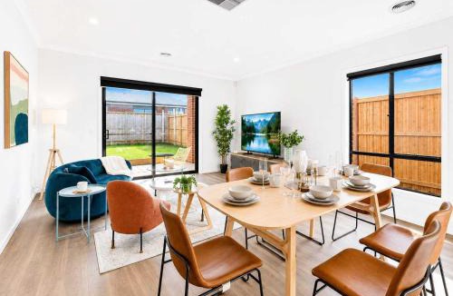 Armstrong Creek House | Modern 4BR Family Retreat near Torquay & Geelong
