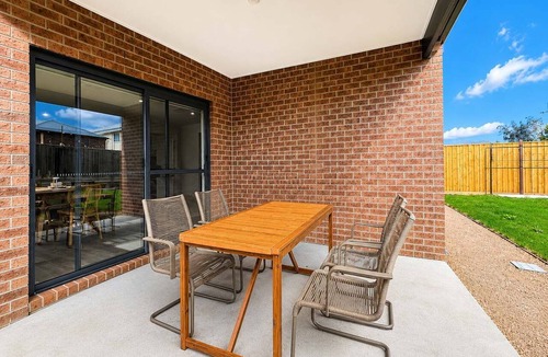 Armstrong Creek House | Modern 4BR Gateway to Great Ocean Rd and Geelong