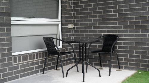 Deer Park House | Modern 4BR Near Shops, Airport & Walking Trail