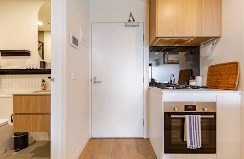 Brunswick West Apartment | Modern 7th floor Flat | Parking, Convenient, Quiet