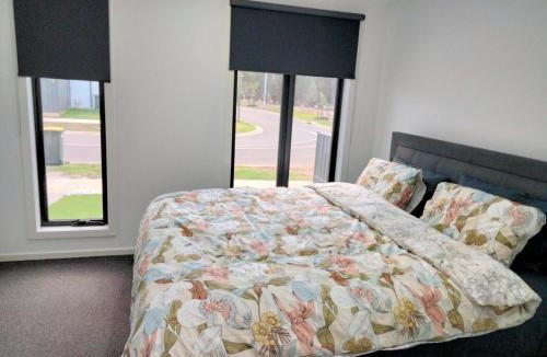 St Leonards House | Modern and cosey 4 bedroom house walk to beach