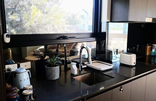 Melbourne Apartment | Modern Apartment Close to Beach