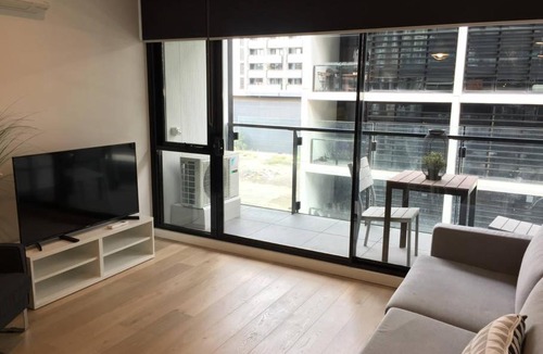 Abbotsford Apartment | Modern Apt Near Yarra River - Parking, WIFI , Pool & Gym.