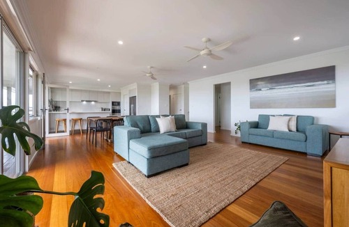 Minnie Water House | Modern beach house w/panoramic ocean views. Family-friendly.