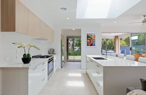 Cowes House | Modern Beach House in Cowes with outdoor spa