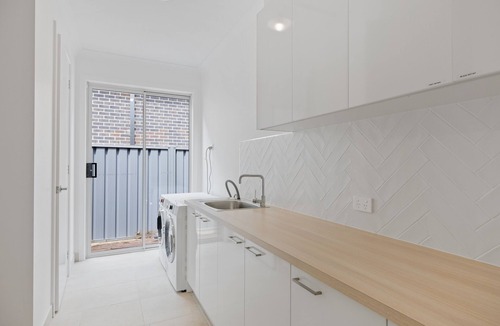 Cowes House | Modern Beach House in Cowes with outdoor spa