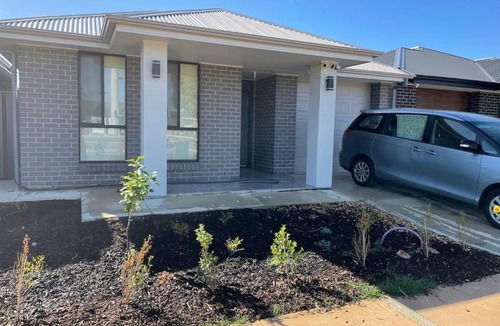 Munno Para House | Modern Brand New 4BR Family Home Walkable to Shops