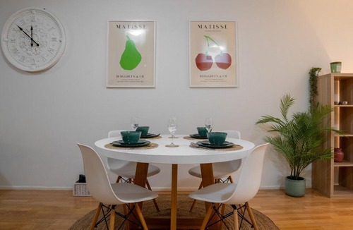Sydney Central Business District Apartment | Modern City-Centre Apartment on Kent with Pool, Gym & Free Parking