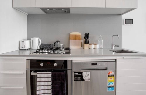 Parkville Apartment | [Modern City] Comfy and warm Apt@Parkville+Carpark