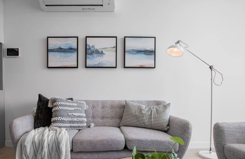 Parkville Apartment | [Modern City] Comfy and warm Apt@Parkville+Carpark