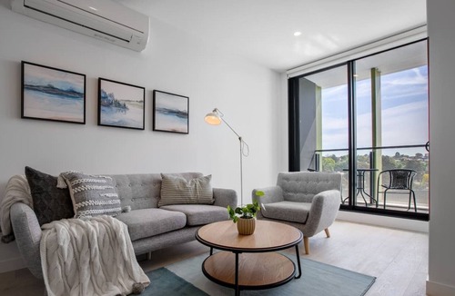 Parkville Apartment | [Modern City] Comfy and warm Apt@Parkville+Carpark