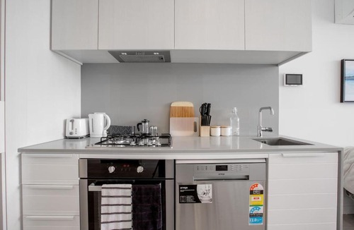 Parkville Apartment | [Modern City] Comfy and warm Apt@Parkville+Carpark