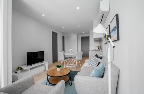 Parkville Apartment | [Modern City] Comfy and warm Apt@Parkville+Carpark