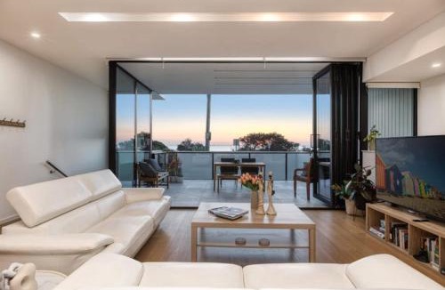 Brighton Apartment | Modern Coastal Retreat in Brighton Melbourne