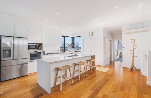 Geographe House | Modern Coastal Townhouse – Beach & Marina Views