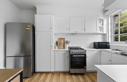 Camberwell North Apartment | Modern Comfort | Heart of Camberwell