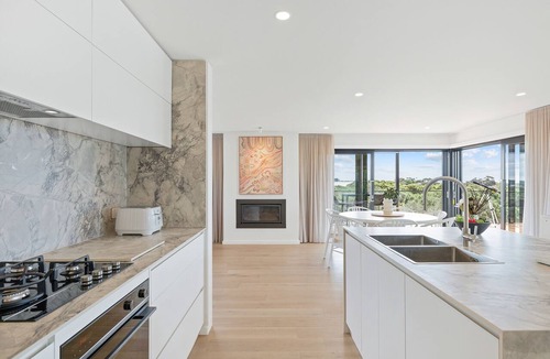 Sorrento House | Modern contemporary beach house in Sorrento with heated infinity pool & spa