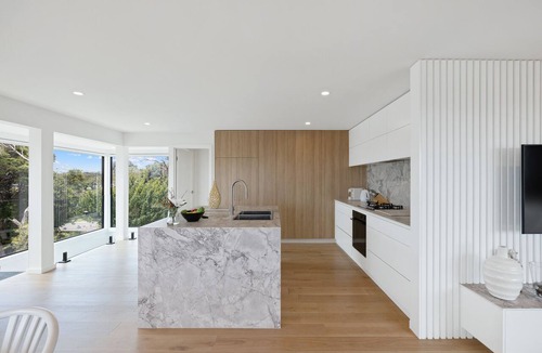 Sorrento House | Modern contemporary beach house in Sorrento with heated infinity pool & spa