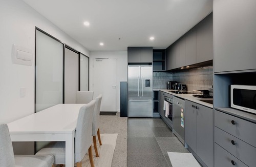 Belconnen Apartment | Modern Convenient 2-BR with Lakeside View