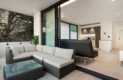 Maroubra Apartment | Modern Coogee Apt with Lift, Parking & Balcony