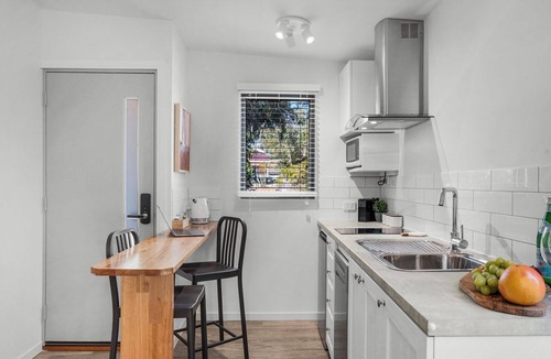 Connolly Cottage | Modern Cottage Near Joondalup Resort & Beaches