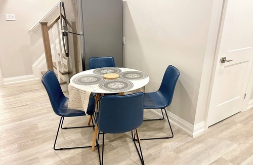 Milton House | Modern Cozy Basement Apartment with parking. 5 min to 401/GO Station