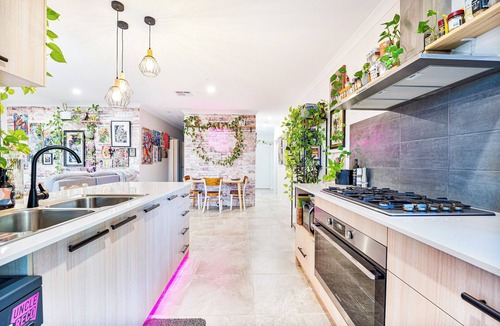Beechboro House | Modern Cozy Room | Free Parking | Close to Airport