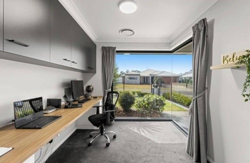 Kearneys Spring House | Modern Dream House | Stylish, Bright & Peaceful Near CBD