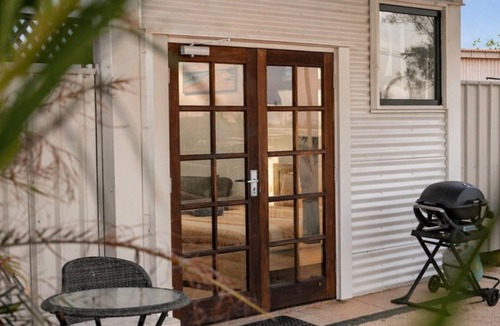Exmouth Apartment | Modern, exclusive, fully furnished, self-contained 1x1 studio apartment,