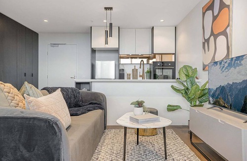 Cremorne Apartment | Modern, Executive 1 Bedroom Apartment With Balcony