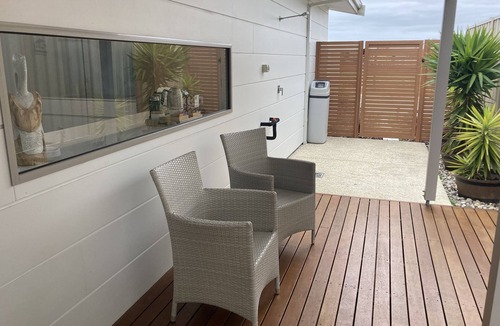 Collingwood Park House | Modern, family friendly home walking distance from Middleton Beach