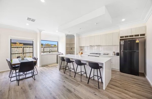 St Leonards House | Modern Family Home St Leonards Near Geelong, 2m Drive to Beach