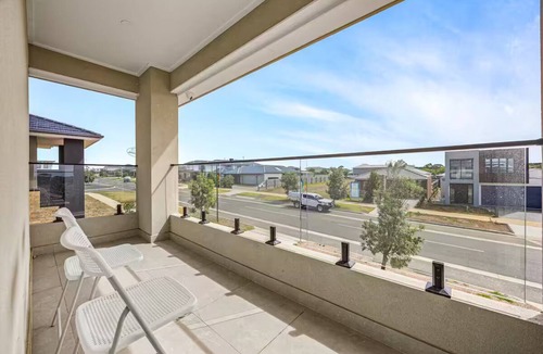St Leonards House | Modern Family Home St Leonards Near Geelong, 2m Drive to Beach