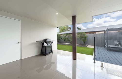 Annandale House | Modern Family Oasis with Private Pool
