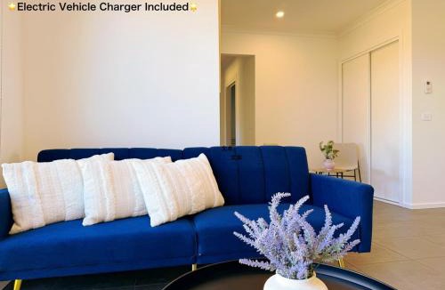 Charlemont House | Modern Geelong Escape with EV Charger - Geometry