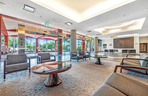 Darwin City Centre Apartment | Modern Harbour Retreat with Sweeping Views Pool
