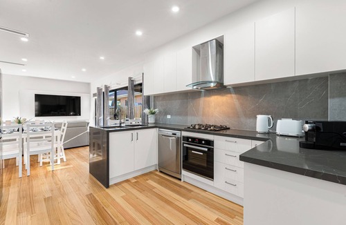 Fawkner House | Modern home in Fawkner