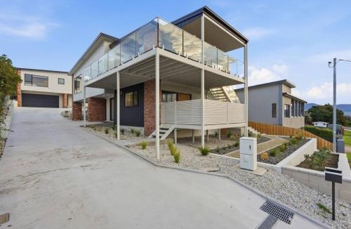 Rose Bay House | Modern Lindisfarne Escape