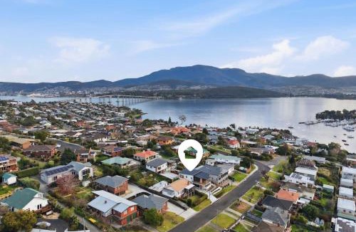 Rose Bay House | Modern Lindisfarne Escape