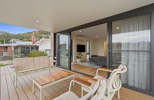 Rose Bay House | Modern Lindisfarne Escape