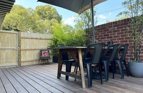 Glenroy House | Modern living - Close to city & airport ✈️