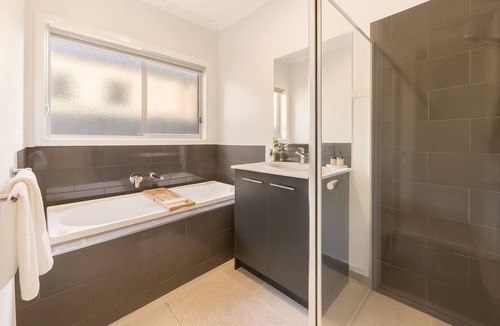 Lucas House | Modern Lucas Comfort Quiet, Beautiful & Spacious