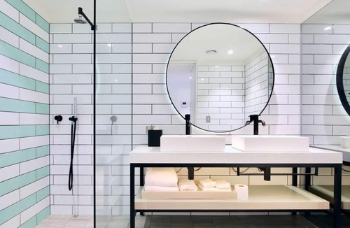 Bondi Beach Apartment | Modern luxe studio apartment in QT complex, right on Bondi Beach