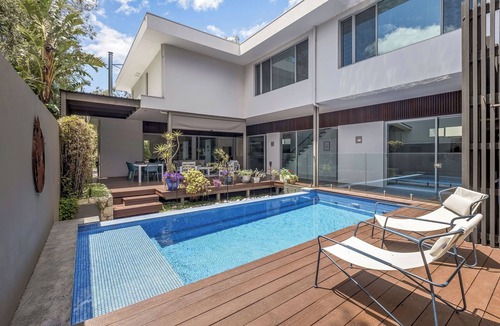Dunsborough House | MODERN & LUXURIOUS RETREAT BOASTING OUTDOOR ENTERTAINING & GLISTENING POOL