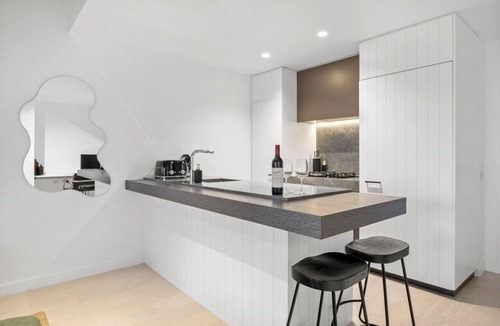 Collingwood Apartment | Modern, Luxury Retreat - Gym | Pool | Hot Tub