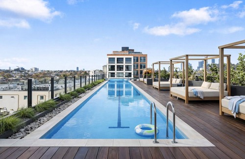 Collingwood Apartment | Modern, Luxury Retreat - Gym | Pool | Hot Tub